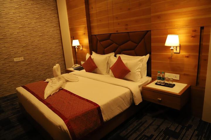 Room 12 of 48
