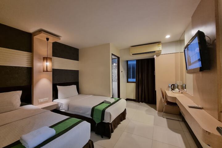 Room 21 of 37