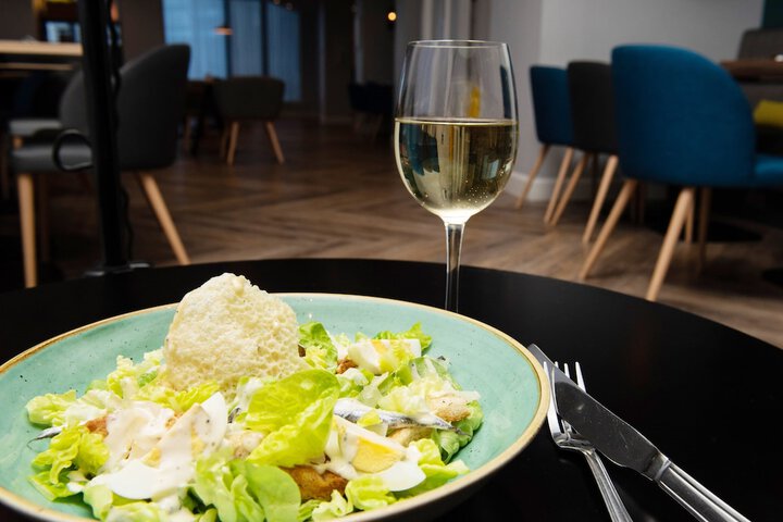 Dining 90 of 210