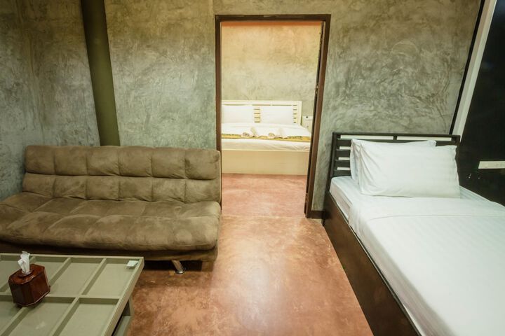 Room 34 of 90