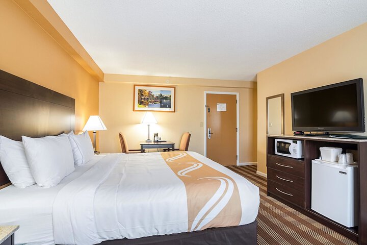 1 King Bed (9 of 9)