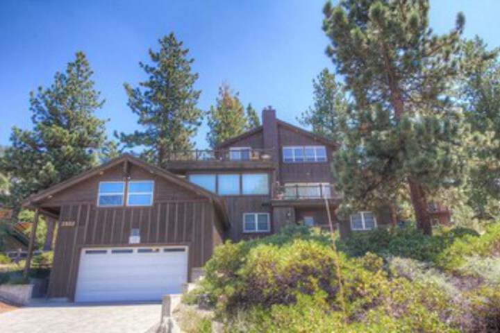 Exterior of Lucinda Lakeview Lodge