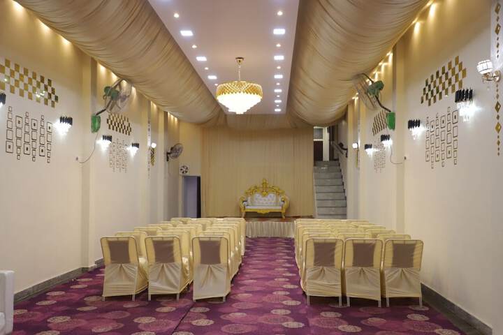 Ballroom/Hall 27 of 33