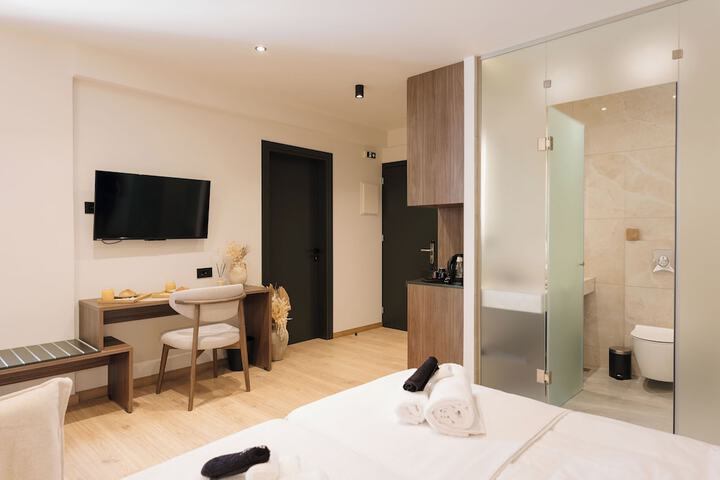 Room 37 of 172
