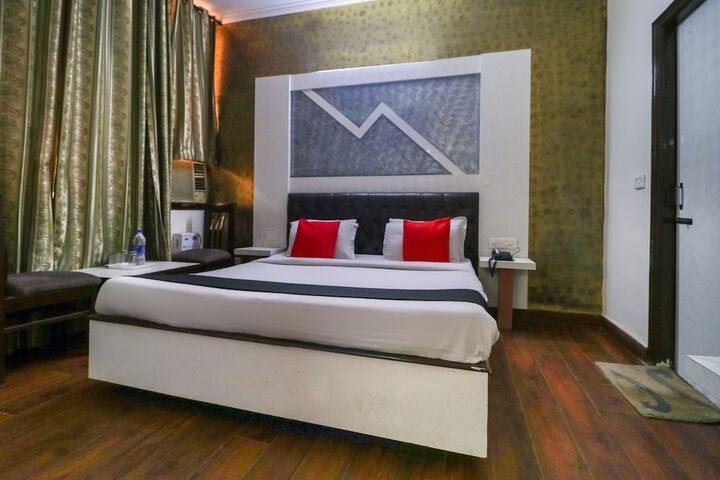 Room 5 of 17