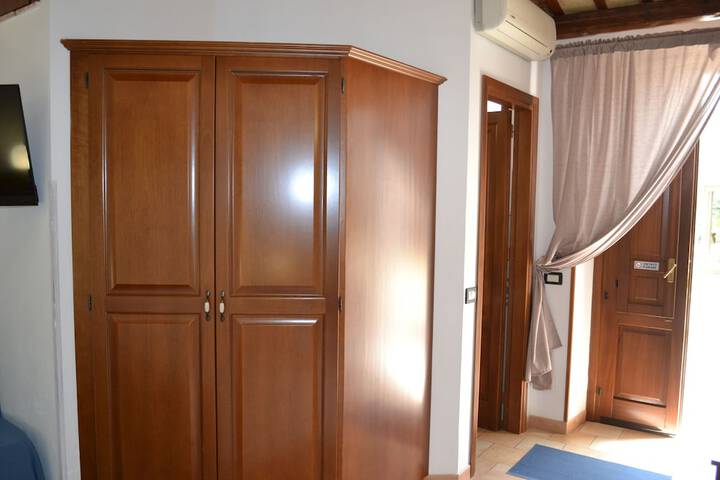 Room 5 of 48