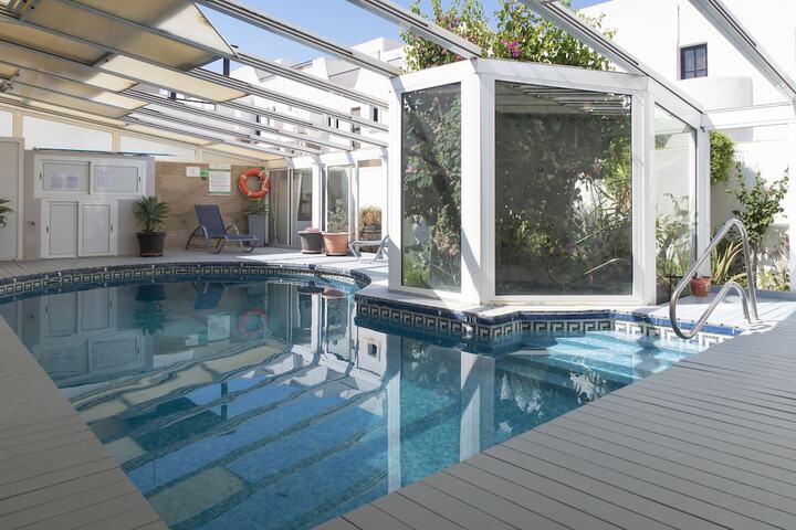 Hotel Pool