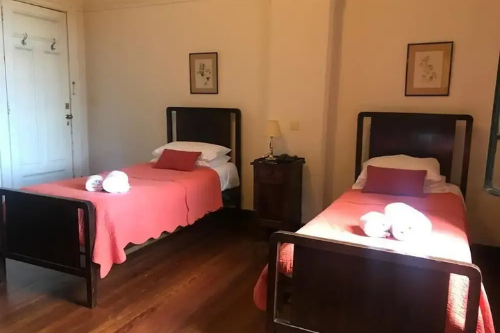 Room 6 of 19