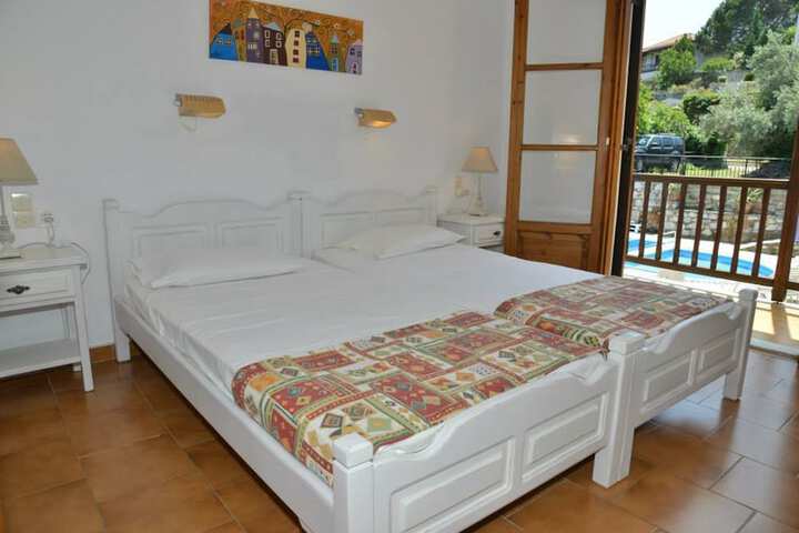 Room 8 of 48