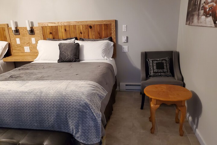 Room 10 of 32