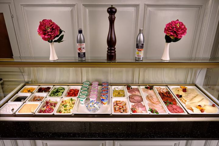 Dining 88 of 115