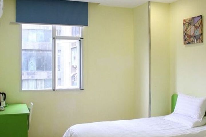 Room 9 of 54