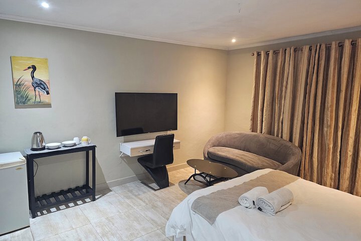 Room 4 of 12