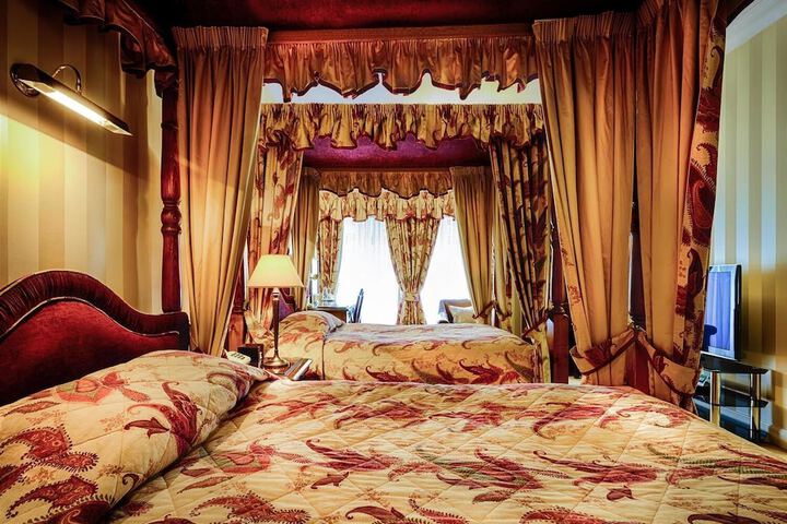 Room 27 of 80