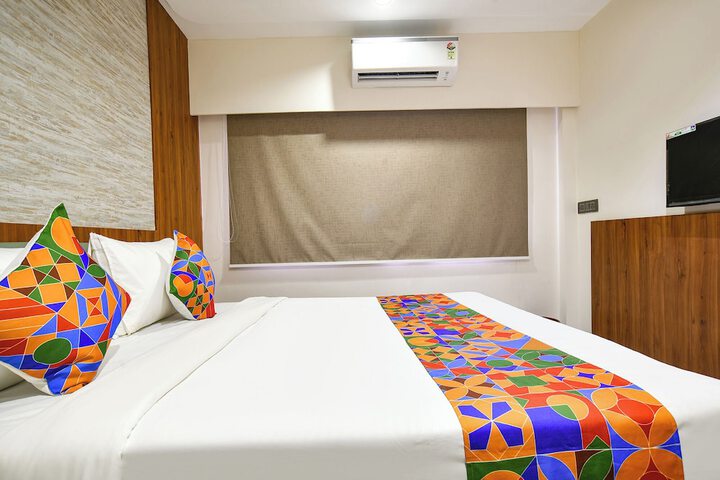 Room 15 of 33
