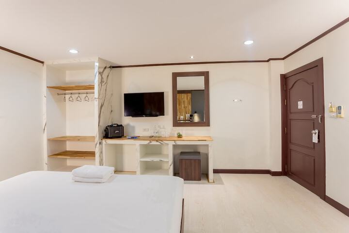Room 30 of 85