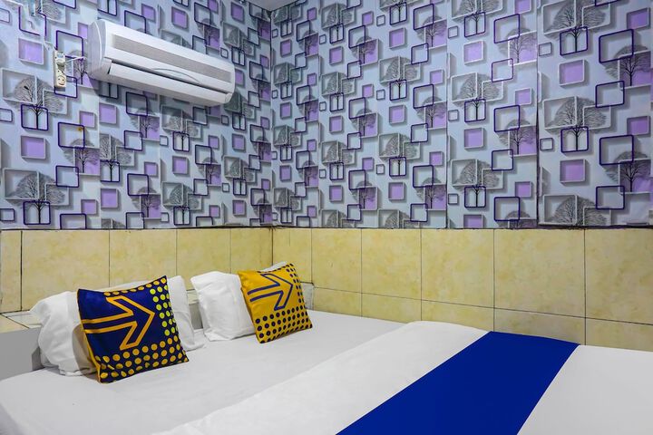 Room 13 of 27