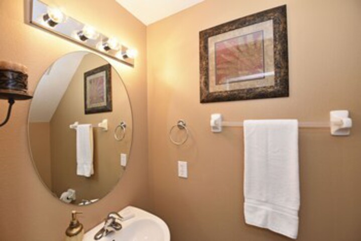 Room 8 of 27