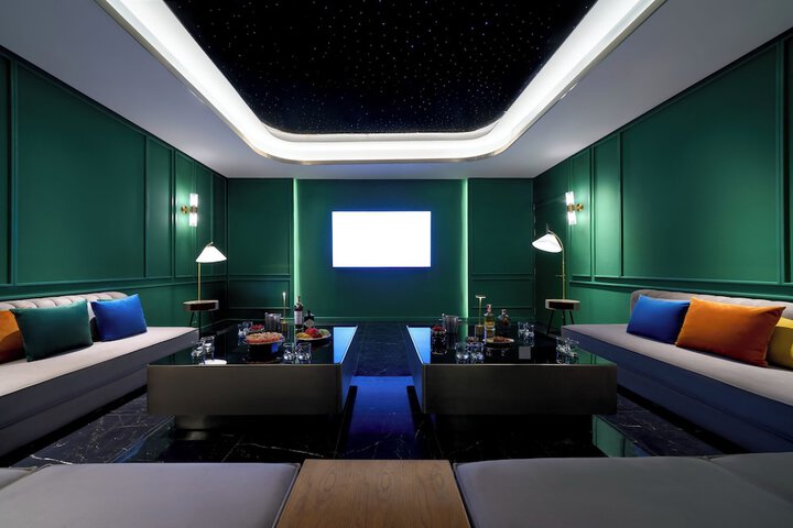 Room 72 of 118