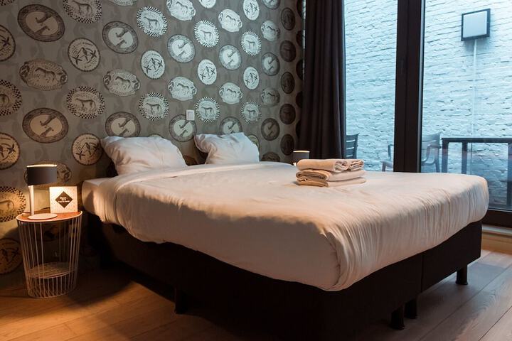 Room 16 of 39