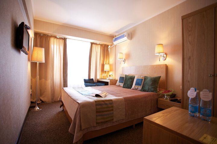 Room 13 of 30