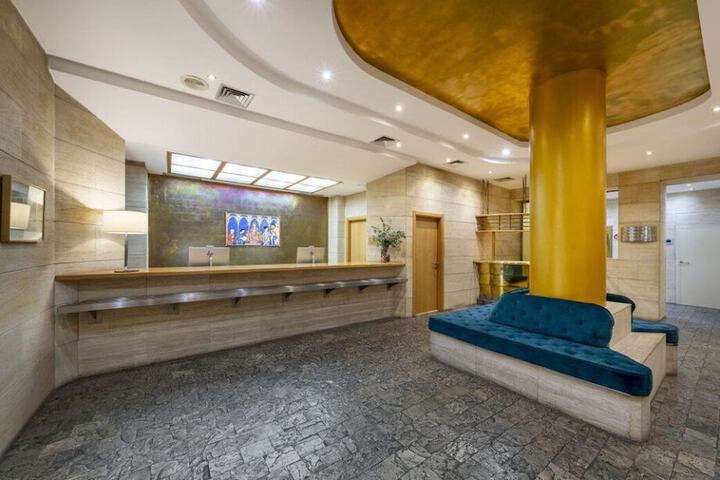 Guest Lobby