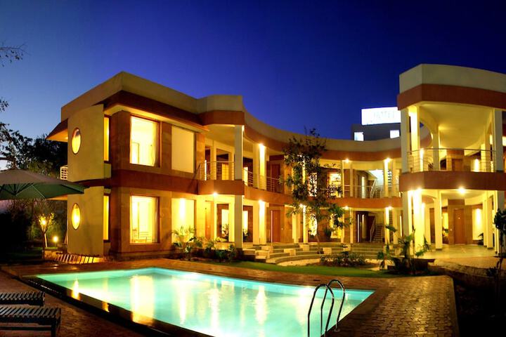 Pool 32 of 68