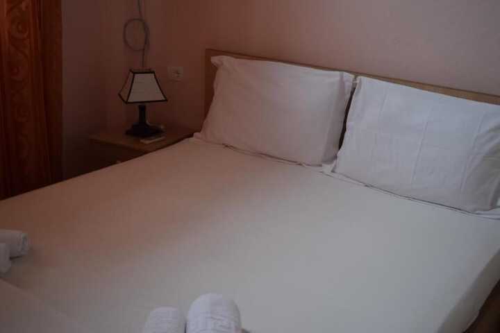 Room 33 of 67