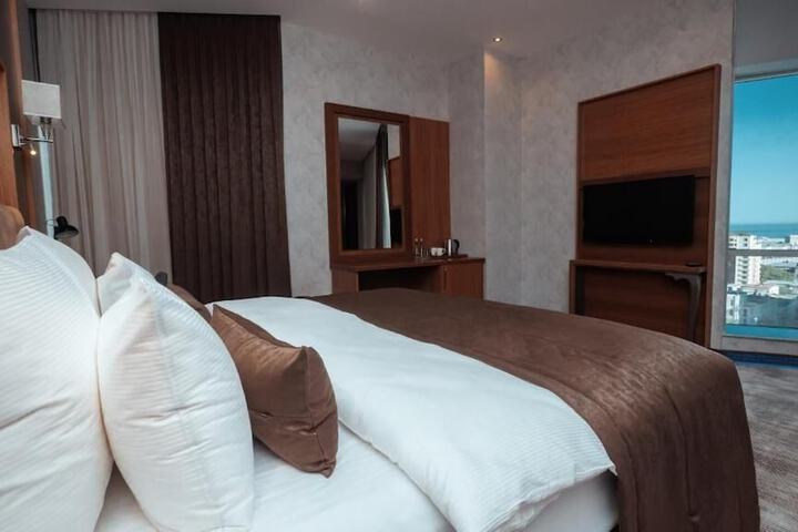 Room 11 of 25