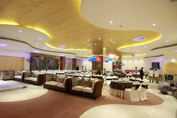 Ballroom/Hall 17 of 19
