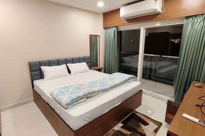 Room 17 of 28