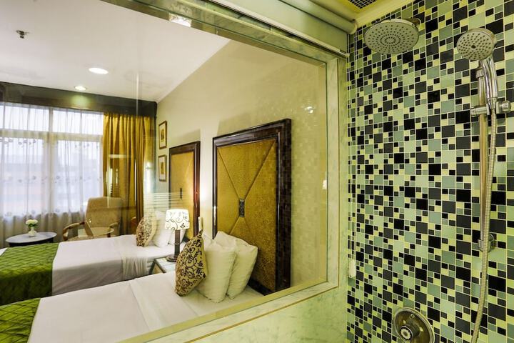 Room 14 of 21