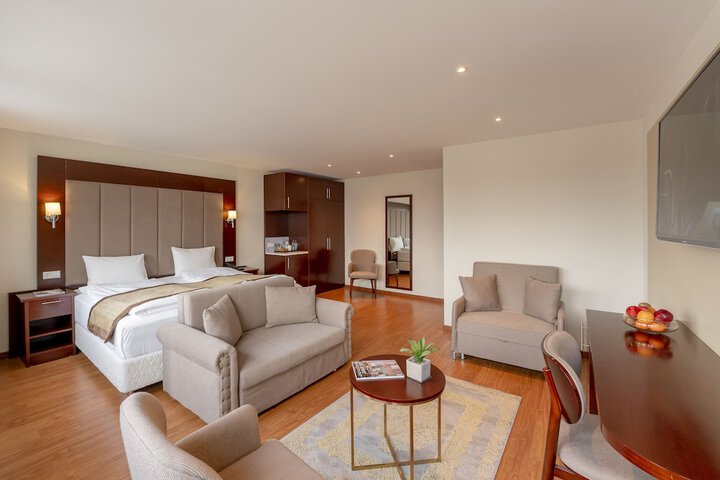 Room 4 of 36