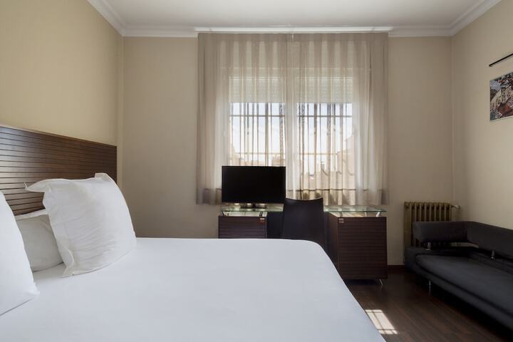 Room 27 of 71