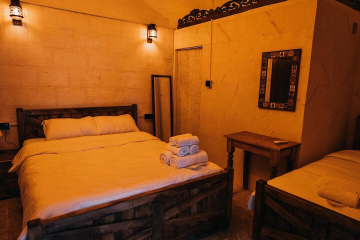 Room 4 of 27