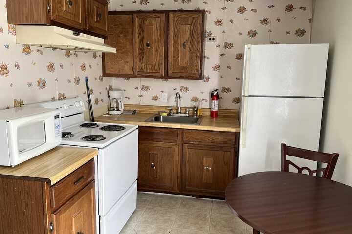 Comfort Room 1 King Bed Kitchen (41 of 70)