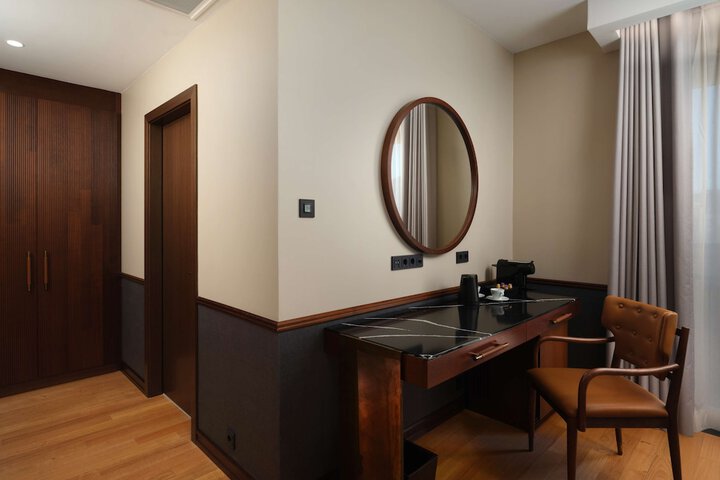 Room 37 of 132