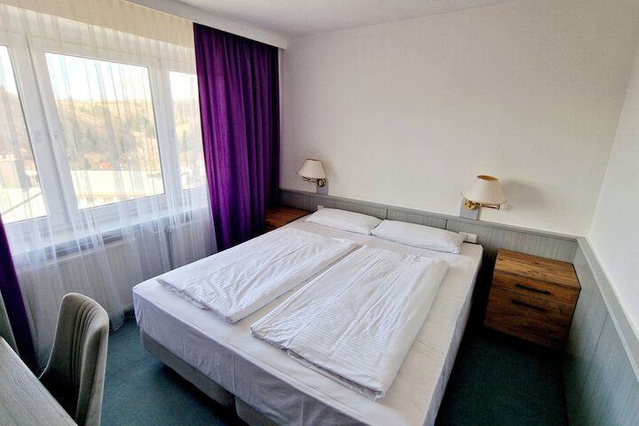 Room 4 of 17