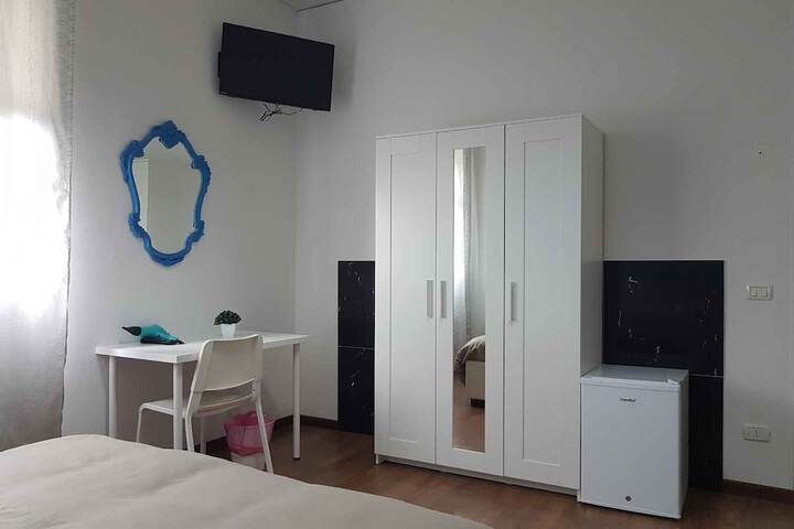 Room 10 of 33