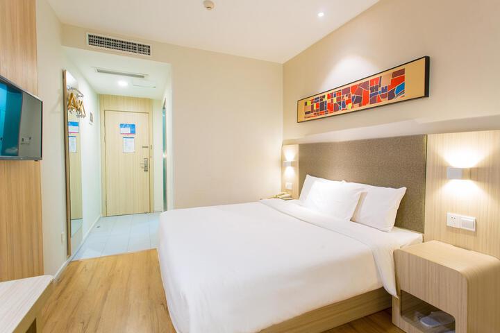 Room 32 of 34