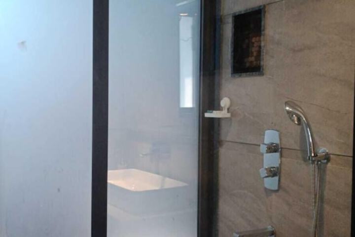 Room 15 of 41