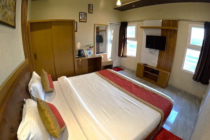 Room 16 of 125
