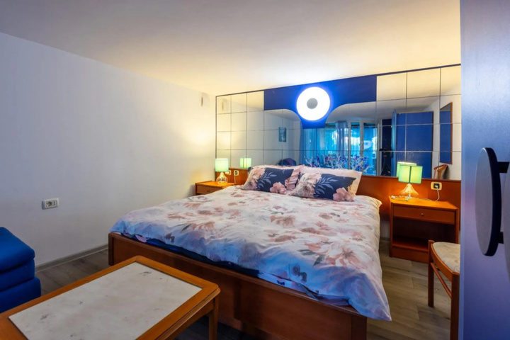 Room 3 of 22