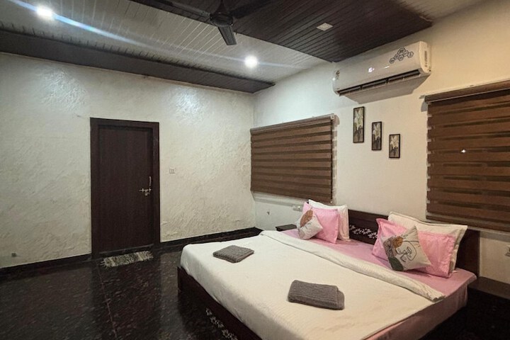 Room 10 of 42