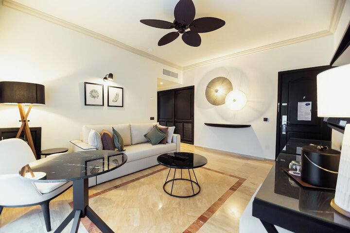 Room 45 of 272
