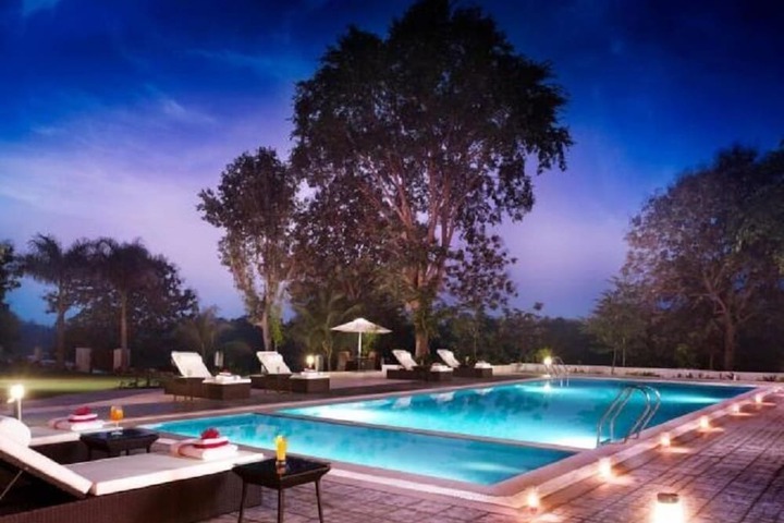 Pool Hotel