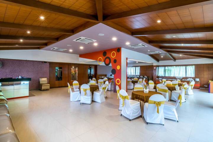 Ballroom/Hall 35 of 38