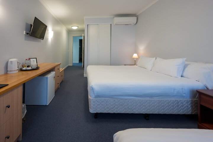 Room 33 of 210