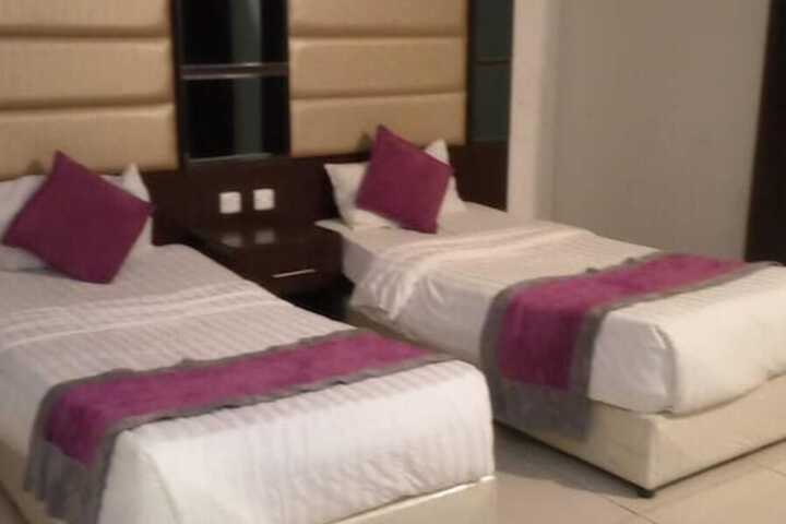Room 10 of 16