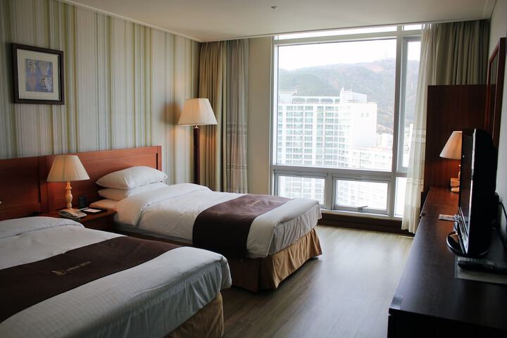 Room 11 of 29